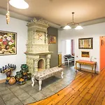 Classical Large Apartment On Alberta Street, Free Locked Parking