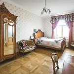 Classical Large Apartment On Alberta Street, Free Locked Parking
