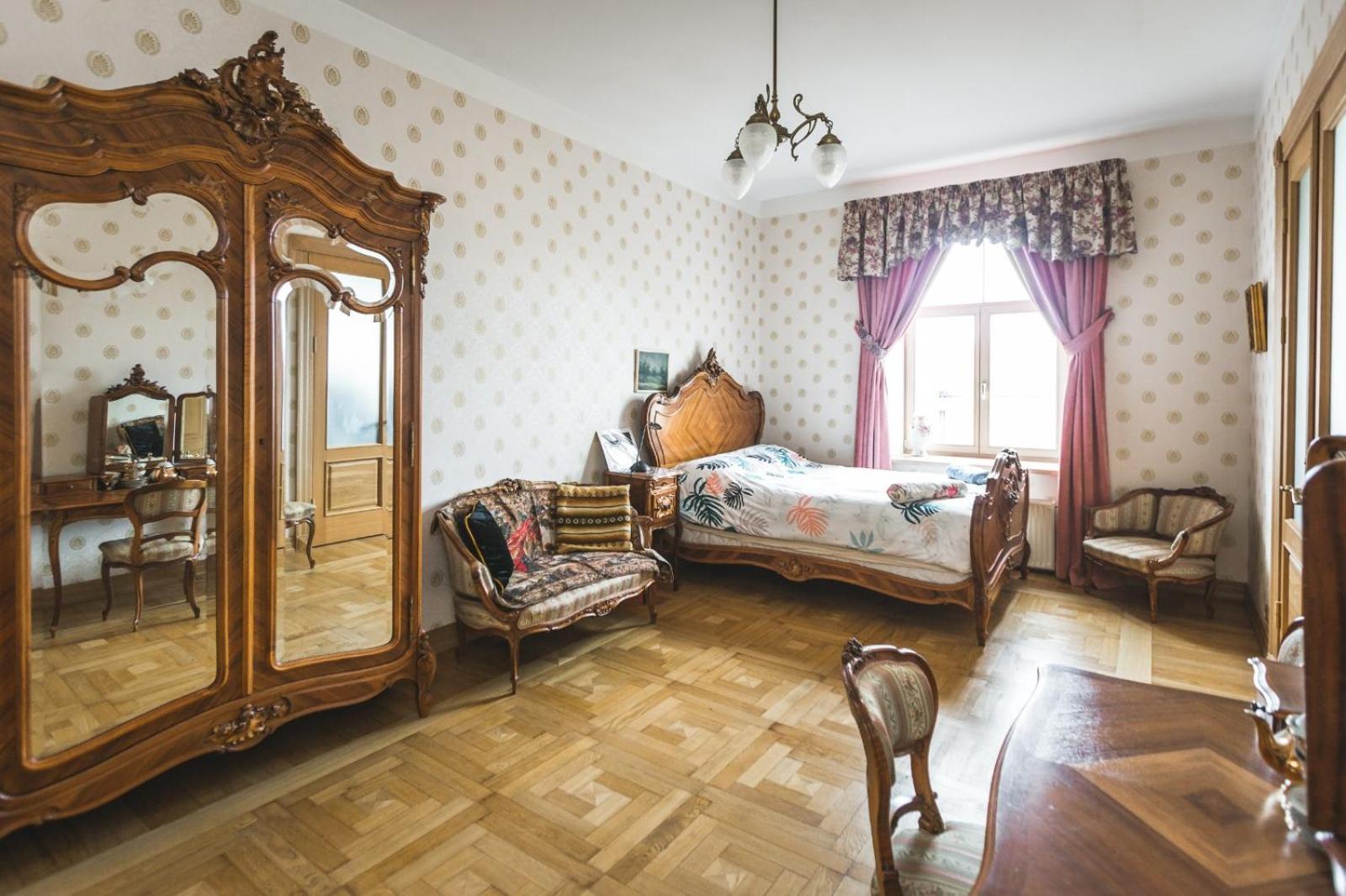 Apartment Classical Large On Alberta Street, Free Locked Parking *