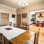 Classical Large Apartment On Alberta Street, Free Locked Parking