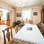 Classical Large Apartment On Alberta Street, Free Locked Parking